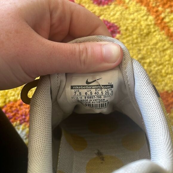 NIKE ROSHE RUN TENNIS SHOES WOMENS SIZE 9 MENS 7.5 - Picture 5 of 8